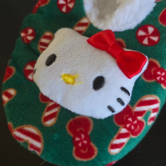Hello Kitty Womens Holiday Fuzzy Babba Slipper Socks Green Candy Print Size 7-9. - Picture 6 of 13